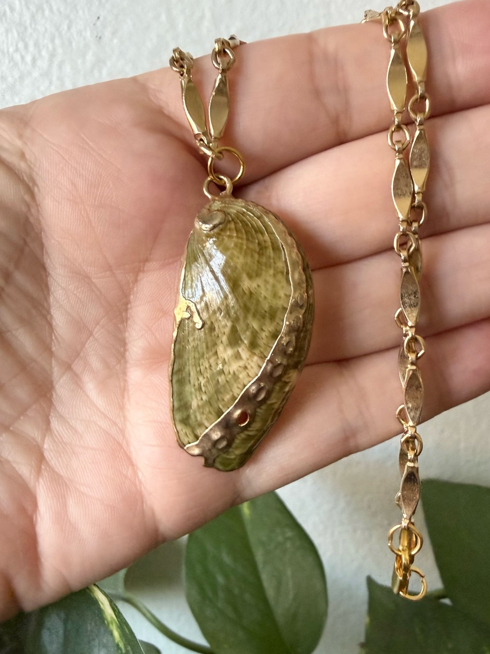 Vintage Abalone Shell Green Gold Dipped Pendant Gold Tone Chain Link Necklace